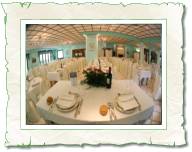 Sala del banchetto, in primo piano la tavola degli sposi