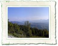 Dalla cima del monte Sant'Angelo verso sud-ovest. i monti dell'Appennino Umbro -Marchigiano